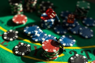Live dealer explaining table rules and side-bet payout structure